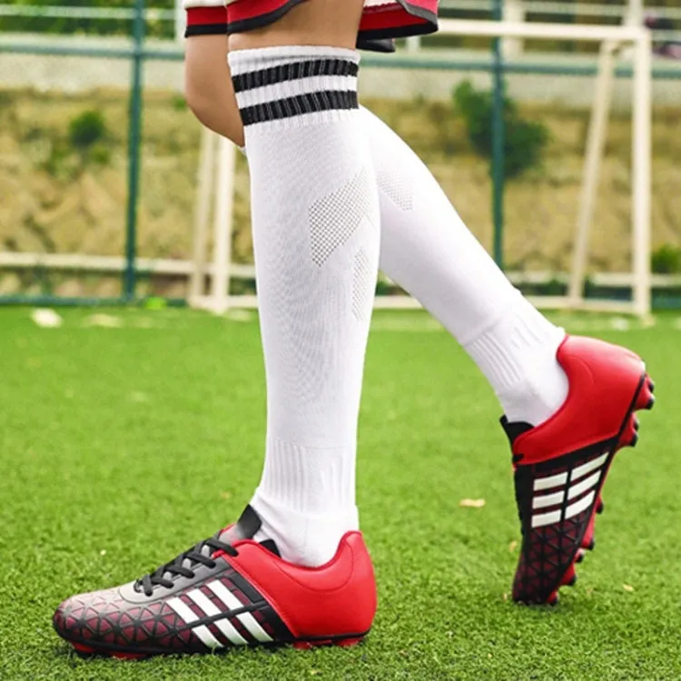 Comfortable and Lightweight PU Soccer Shoes for Children & Adult